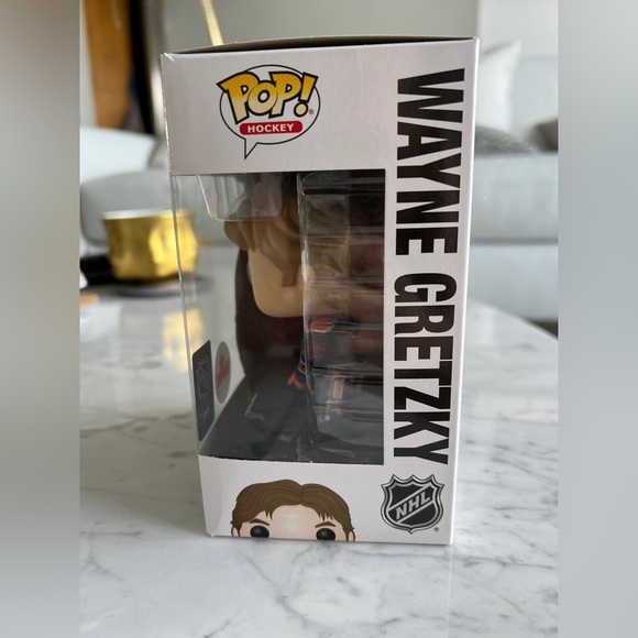 NEW WAYNE GRETZKY Funko Pop! Hockey #32 Edmonton Oilers Figure Canada Exclusive - Picture 4 of 8